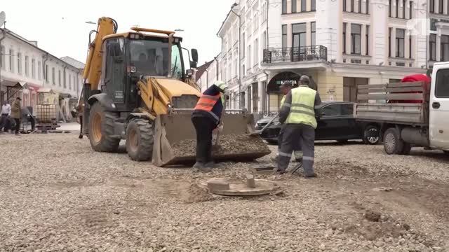 Михаил Евраев проверил ход работ по благоустройству центральных улиц Ярославля