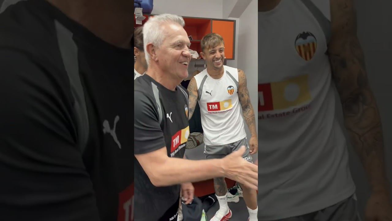 Javier Aguirre Saluda A La Plantilla En Su Primer Día Como Entrenador Del Valencia CF