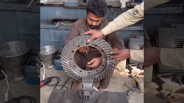 How To Rebuild A Fully Broken Truck's Differential Gear Using Ingenious Approach