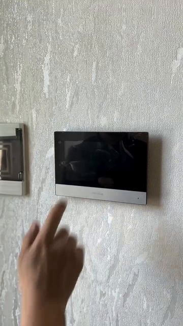 Установили домофон Hikvision в частном доме — сразу 3 монитора! 🚪📹