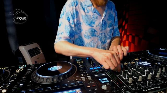 Syberian98 @ Locked Radio E027
