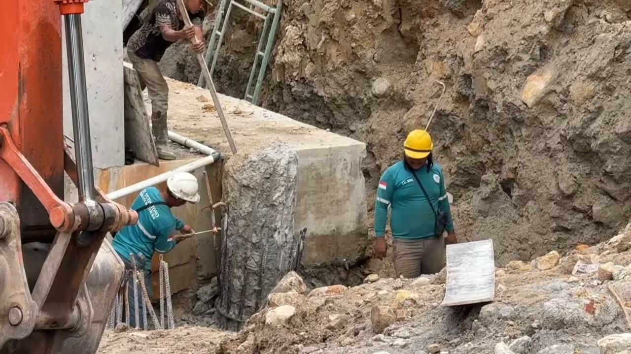 Ситуация на двух соседних станциях во время дождя вызывает всё большее беспокойство!