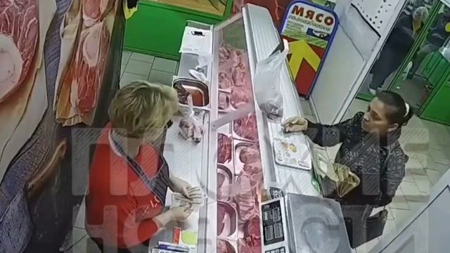 В Ярославской области покупательница пыталась развести продавщицу мясной лавки, но бдительная женщин