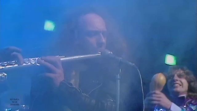 Jethro Tull   (Living In The Past)