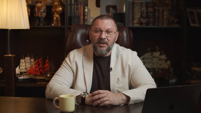 Как женщина должна чувствовать себя рядом с мужчиной?