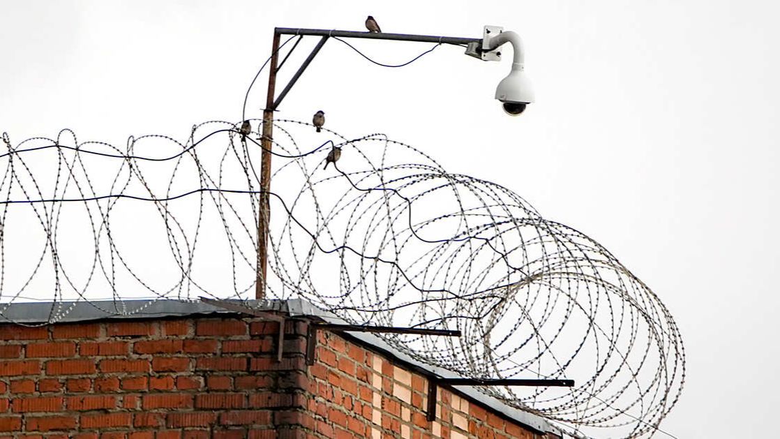 Двух петербуржцев осудили на 13 лет за шпионаж на военном аэродроме в Мурманске