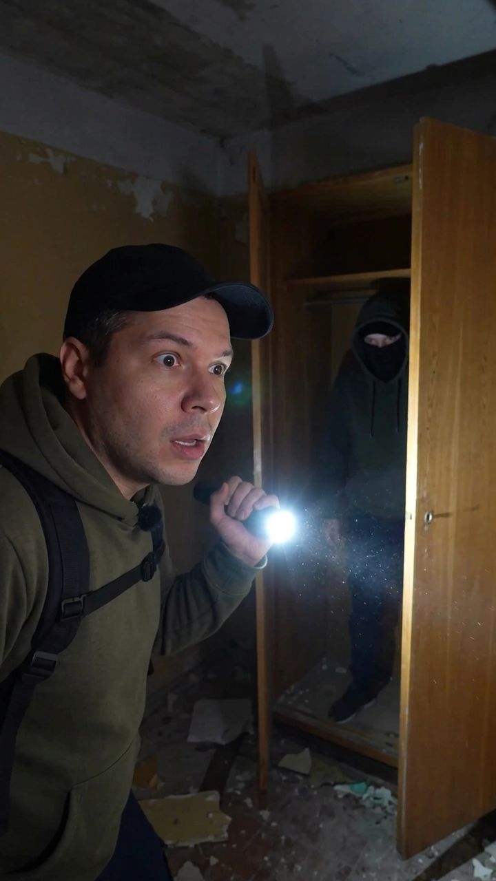 Встреча с Маньяком в Заброшенном Доме! Мы Не Ожидали увидеть это в Шкафу #заброшка