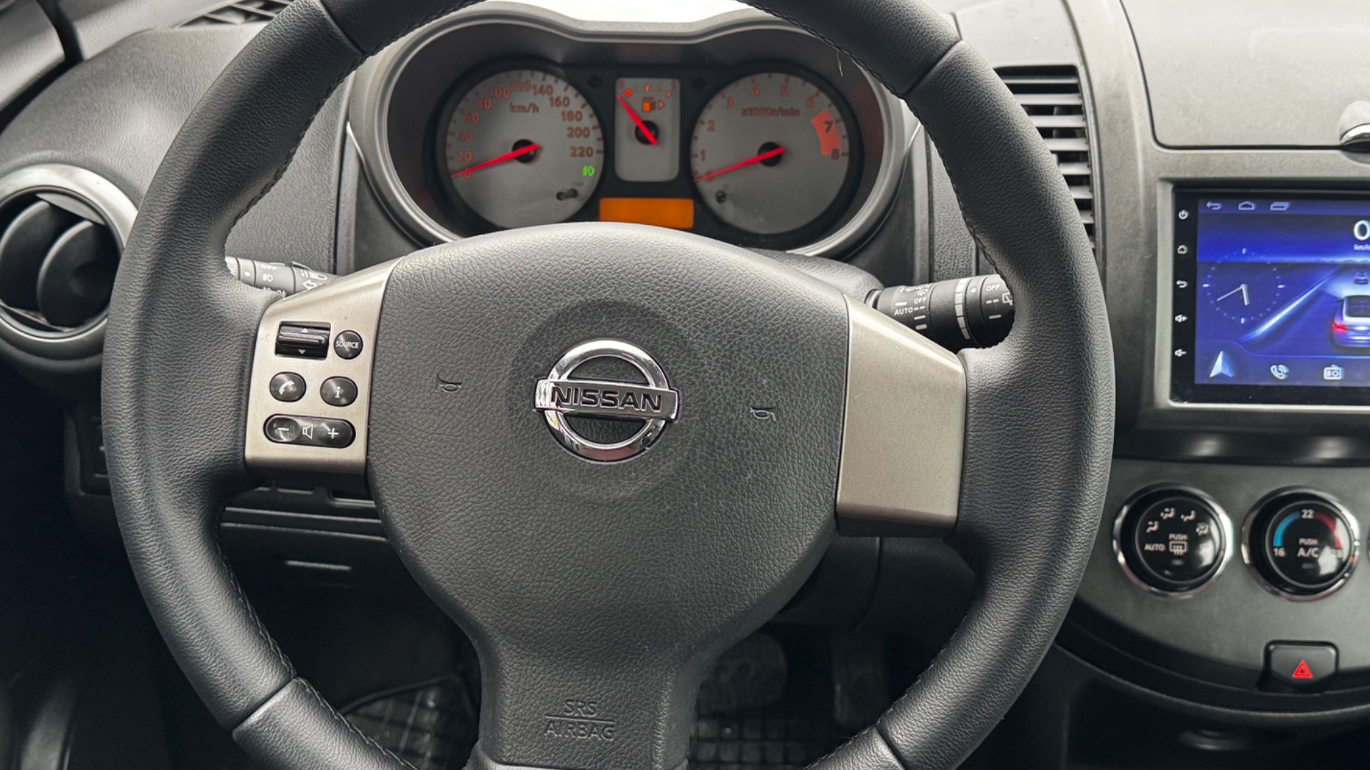 Обзор Nissan Note E11 / 2008 г / 1.6 / АКПП