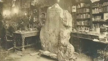 В 1870х годах в  Сибири охотники обнаружили камень с описанием древних тоннелей под тайгой