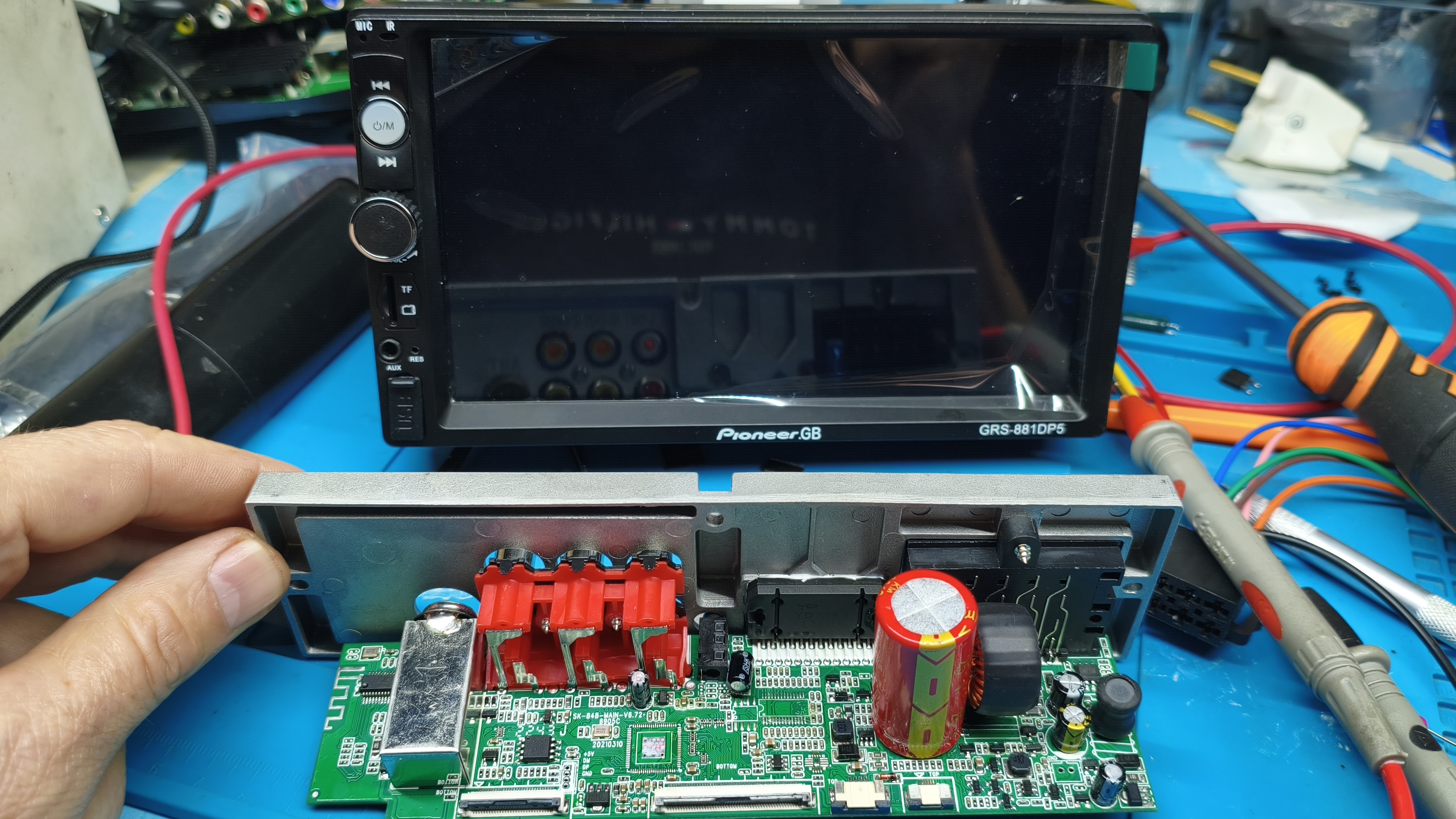 Автомагнитола Pioneer GRS-881DP5 2din не включается, ремонт.