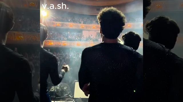 песни исполняет V.a.sh.