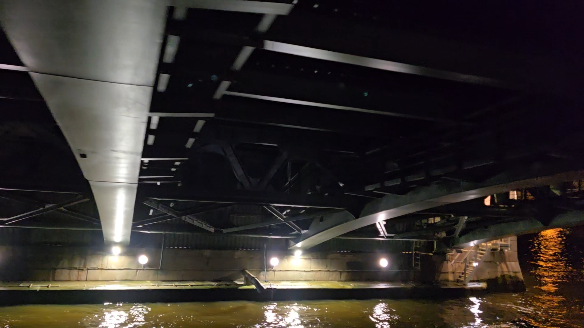Санкт-Петербург. Развод мостов. Проплываем под мостами. Ночная экскурсия на Неве. Питер. 05-09-2026