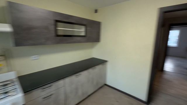 Продается большая трехкомнатная квартира по адресу: улица Осенняя, 13А.
