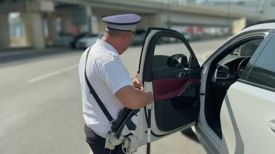 В Сочи на 40 водителей составили протоколы за тонировку