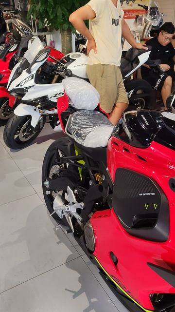 QJ Motor в Китае. Цена новых спорт-байков