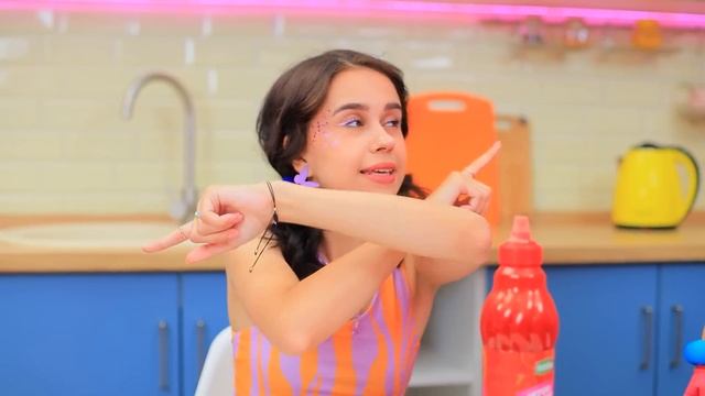 Моя приёмная семья Mommy и Daddy Long Legs! Poppy Playtime в реальной жизни!