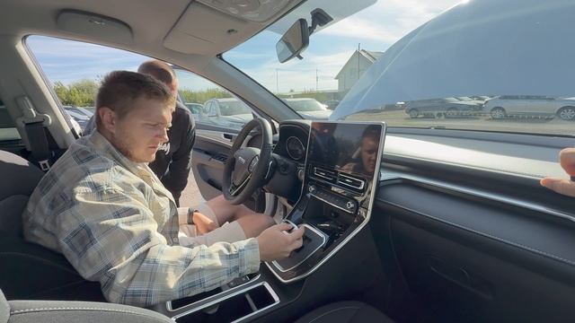 СЕЙЧАС ЭТО САМЫЙ ОПТИМАЛЬНЫЙ АВТО ЗА СВОИ ДЕНЬГИ! Привел друга за покупкой нового HAVAL M6 на работе