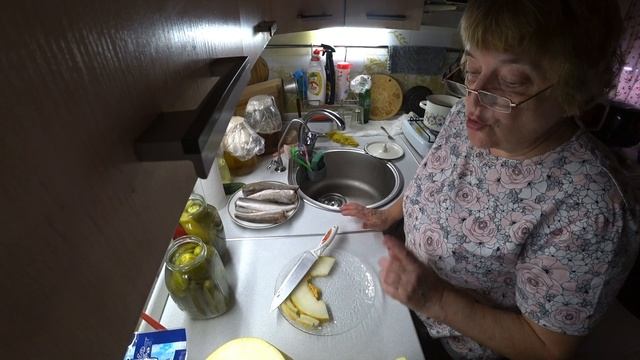 Хек сама вкусная рыба. Пустая затея убрать листья. Новые старые правила.