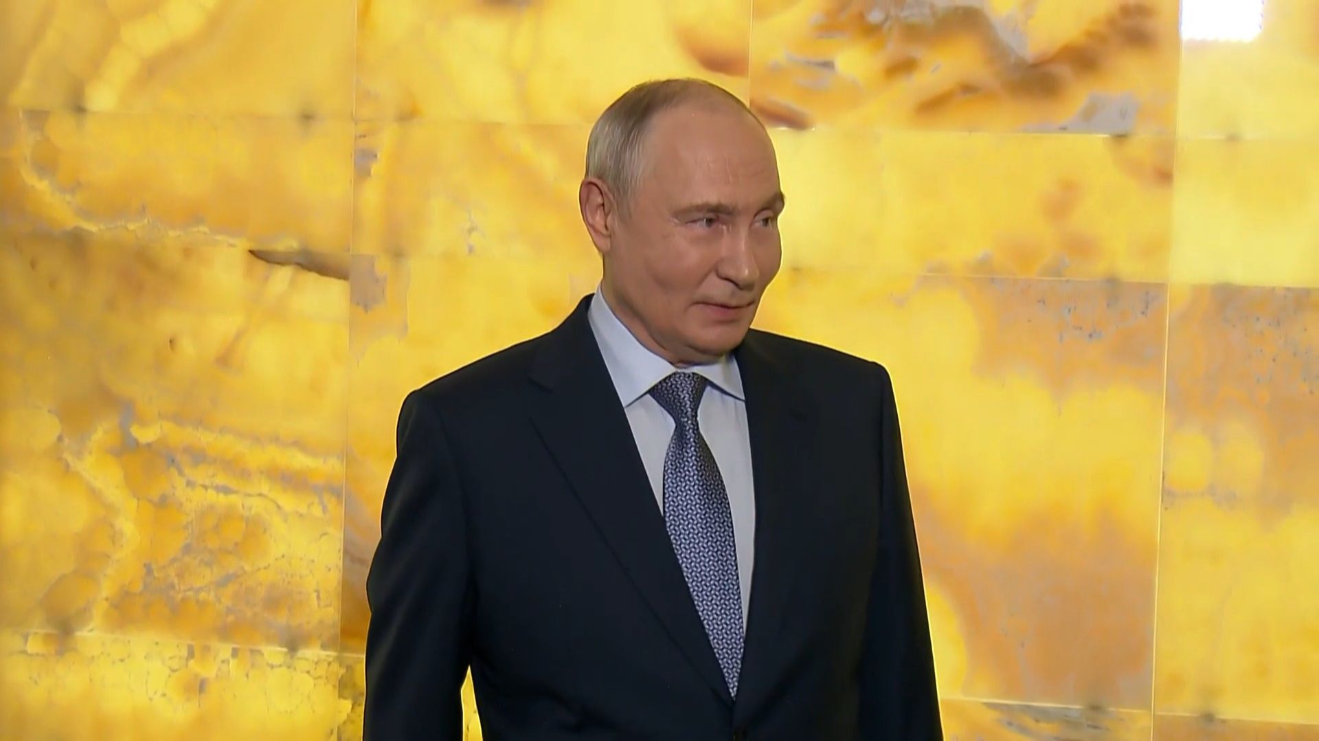 «НЕ РЕВНУЕТЕ?» — ПУТИН ОТВЕТИЛ НА НЕОЖИДАННЫЙ ВОПРОС О США И КИТАЕ