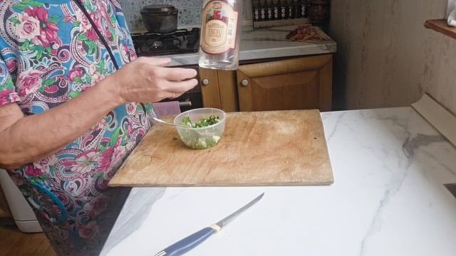перец запечёный.фарштрованый перчик.подмандёный вчерашний салат.
