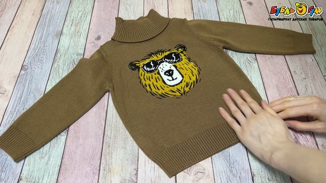 Свитер Lanson Kids с воротником-гольфом и принтом медведя в солнечных очках коричневый - видео