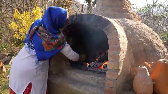 Готовим целого ягненка в глиняной печи с пловом.