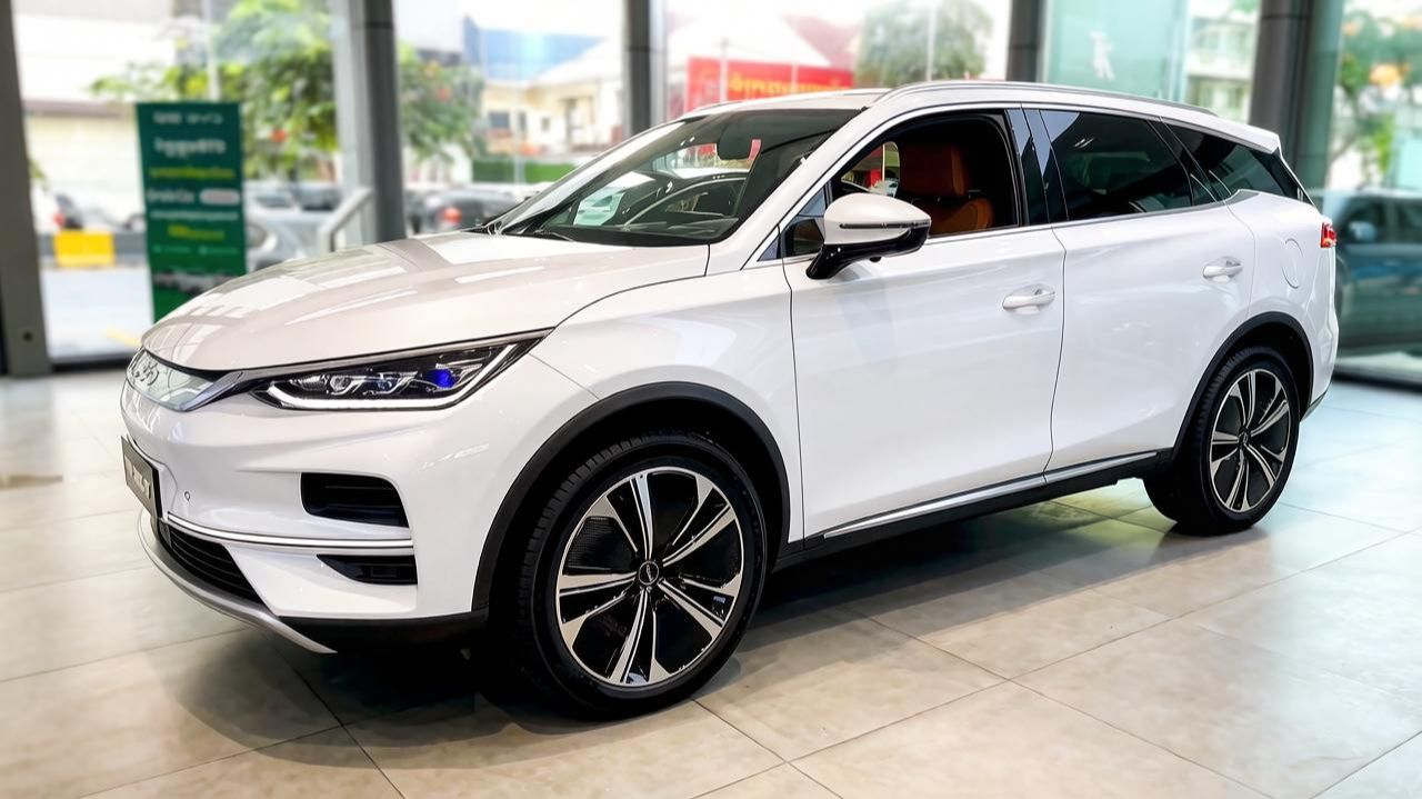 BYD TANG EV 2026 года 408 л.с. C запас хода до 950 км. Обзор автомобилей BYD