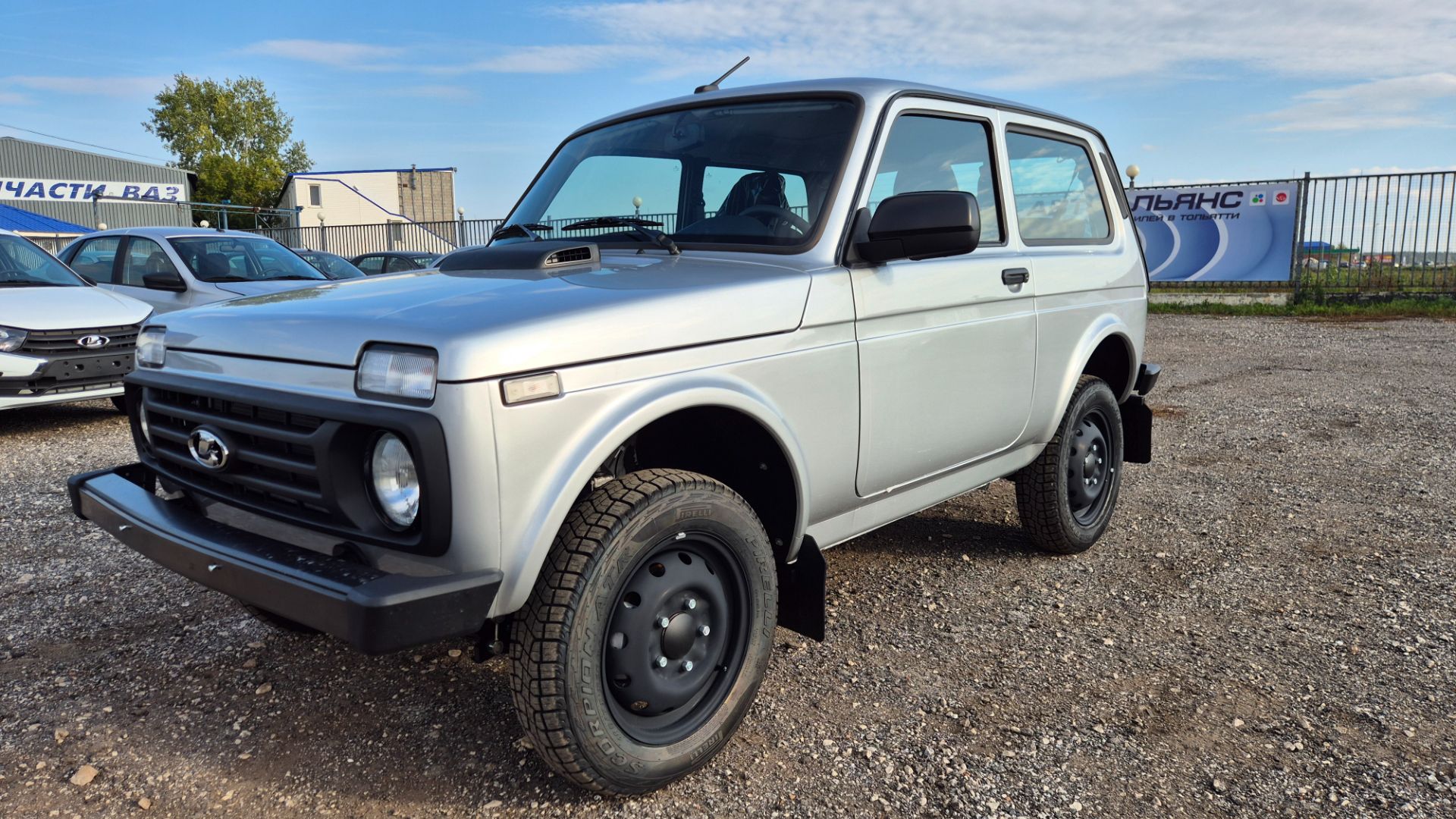 САМАЯ ДЕШЕВАЯ Niva Legend С 1.8 ЧТО ТЫ ТАКОЕ И ЧТО В КОМПЛЕКТАЦИИ ЭТОЙ РАБОЧЕЙ ЛОШАДКИ #nivalegend