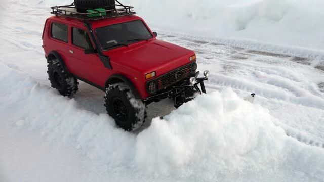 Нива 4х4, уборка снега. RC snow plow
