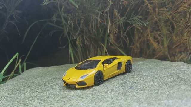 Модель Lamborghini Aventador от Welly