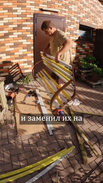 Хоть я красить и не люблю — поручни всё же покрасил (жизнь заставила).