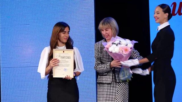 СОТРУДНИКИ ДЕТСКИХ САДОВ ПРИНИМАЮТ ПОЗДРАВЛЕНИЯ