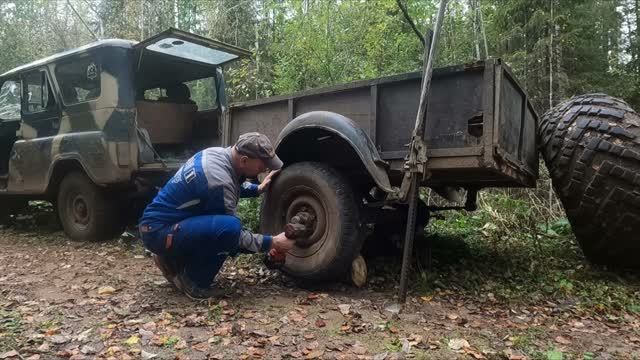 В лес за брошенным прицепом.