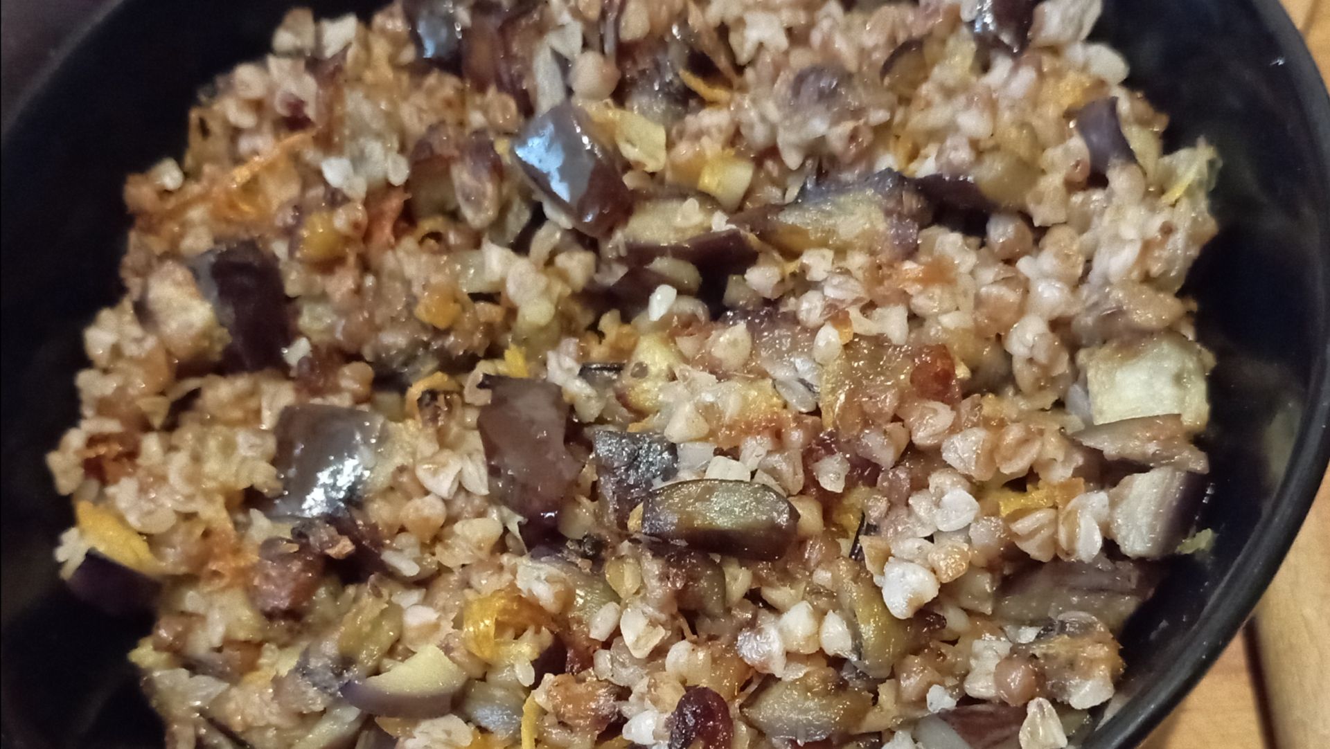 Гречка с жареными баклажанами и луком. Необыкновенно вкусно, быстро и очень вкусно!