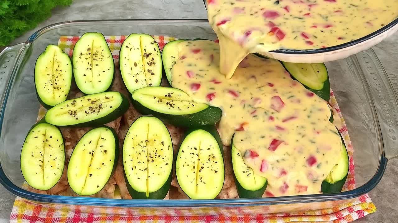 ПРИГОТОВИЛА КАБАЧКИ ПО-НОВОМУ! С КУРИНОЙ ГРУДКОЙ И СЫРОМ В ДУХОВКЕ
