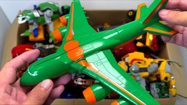Большой обзор на коробку с игрушками трансформерами 🤩 Распаковка и обзор огромной коллекции роботов