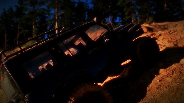 Кадры в замедленном 4x4 движении Yikong 4084 BAW 212