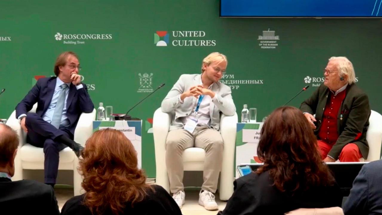 О силе российского искусства на разных языках говорят на Международном форуме объединенных культур.