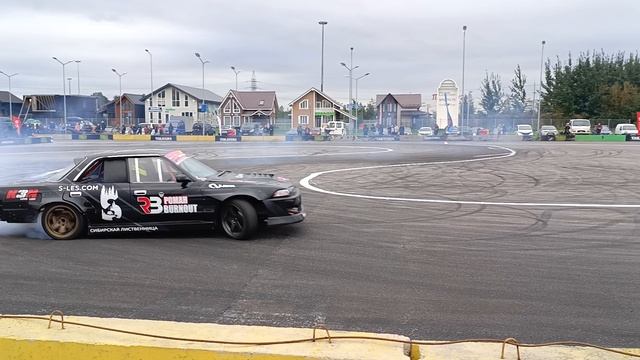 Дрифтинг на BMW на площадке 3-я часть.