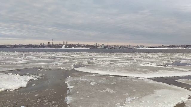 Волга лед торнулся