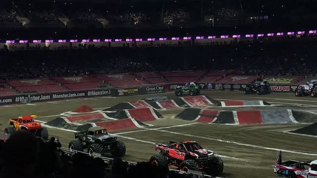 Monster Jam Детройт Грандиозное представление машин и пилотов!