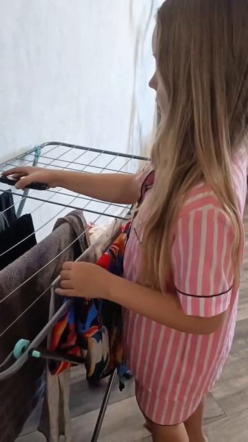 Когда дочка остается дома одна!! )))
