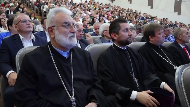 В Армавире в день города вручили медали «Супруге защитника Отечества»