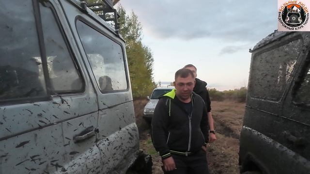 Внедорожный выезд на 2-х УАЗ Хантер (35-33 Нортек ЕТ 500) и Ленд Крузер 80 (35 Йокогама хмт) по поле