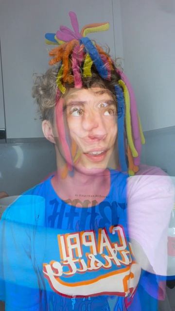 Китайка налил КокоКолу😂😆