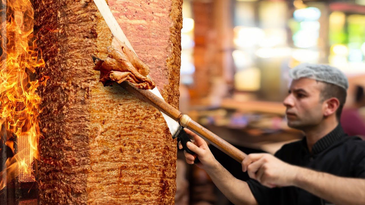 Гигантский Мясной Döner в Стамбуле