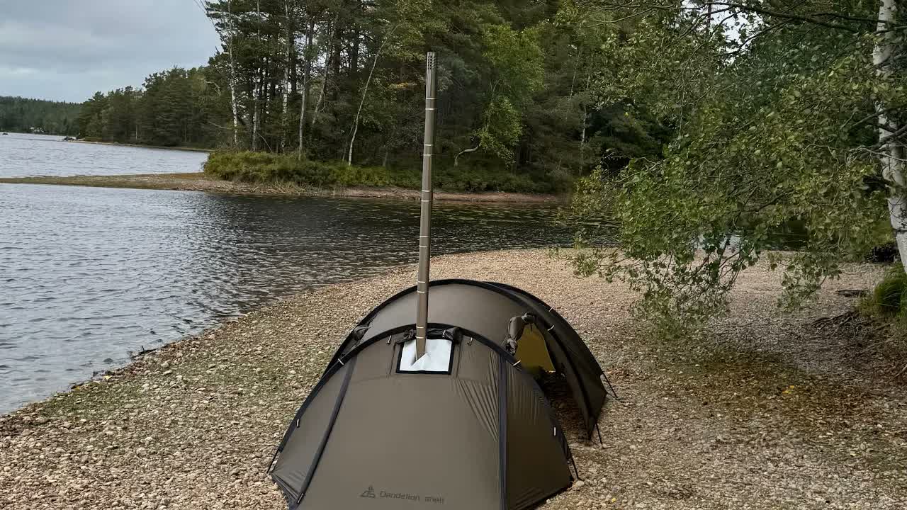 Кемпинг в палатке с печкой на сильном ветру 🔥🏕️