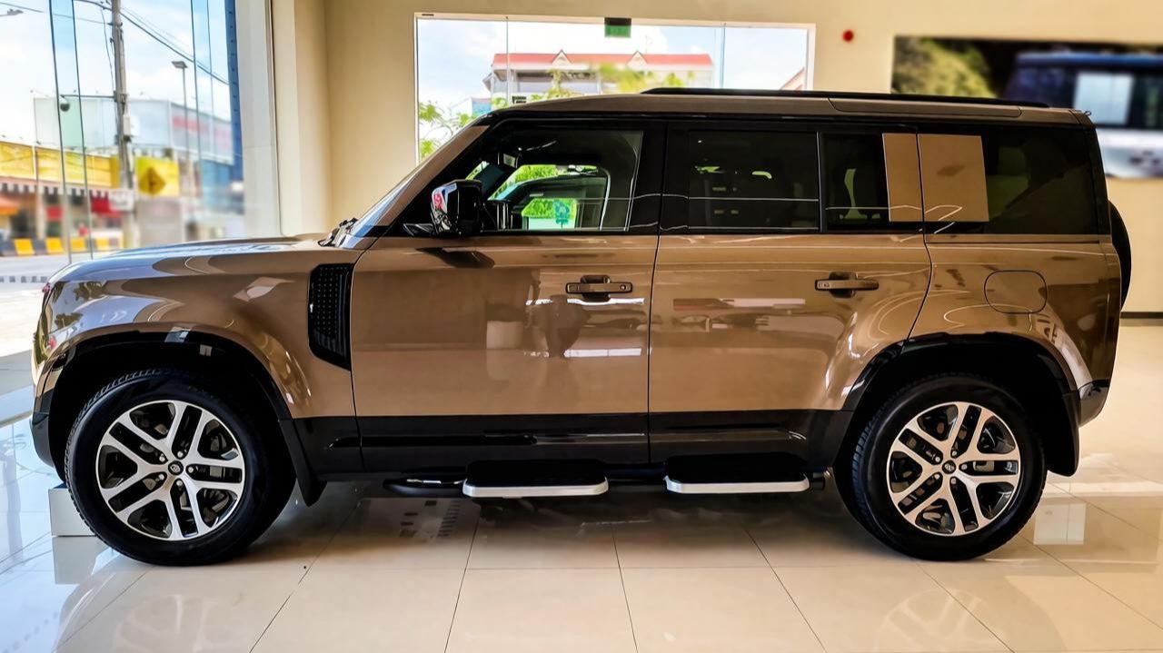 LAND ROVER DEFENDER 110 V8 X-Dynamic 2026 года пяти-литровый бензиновый V8 мощностью 493 л.с