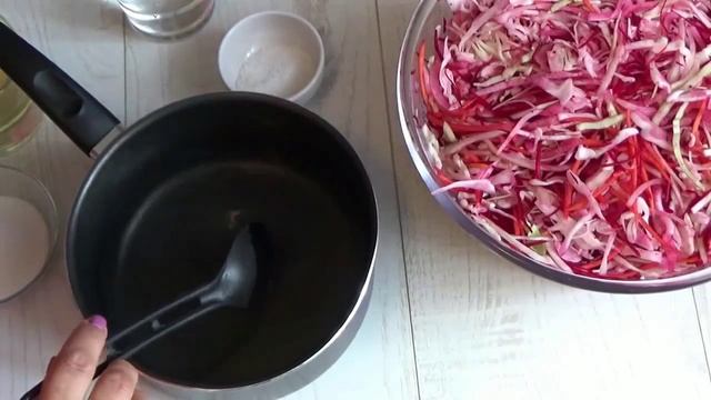 Витаминный салат из простых и доступных овощей. Обзор приготовления.