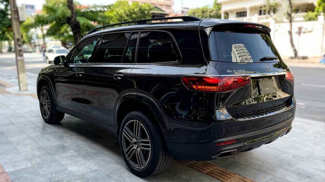 MERCEDES-BENZ GLS 450 4MATIC 2026 года 7-местный 3.0-литровый рядный 6-цилиндровый мощностью 375 л.с